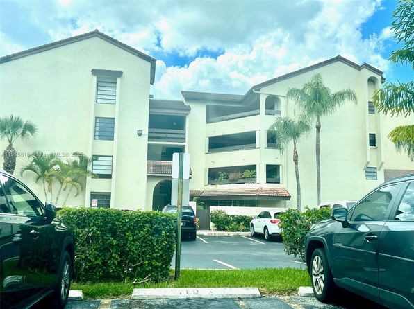 8933 SW 123rd Ct APT 204