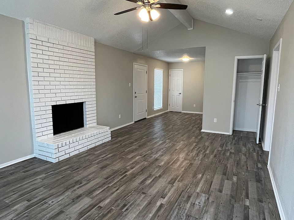 1st image of 2402 Ventura Dr APT B