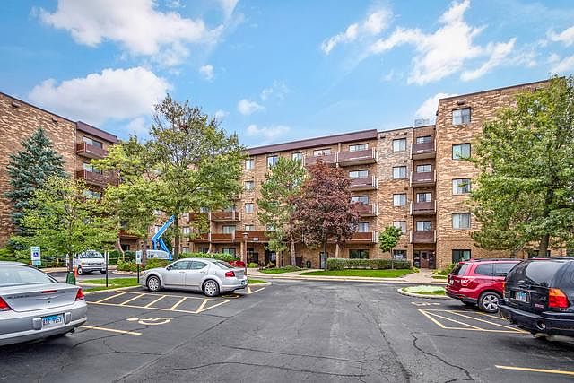 1st image of 720 Wellington Ave Unit 101