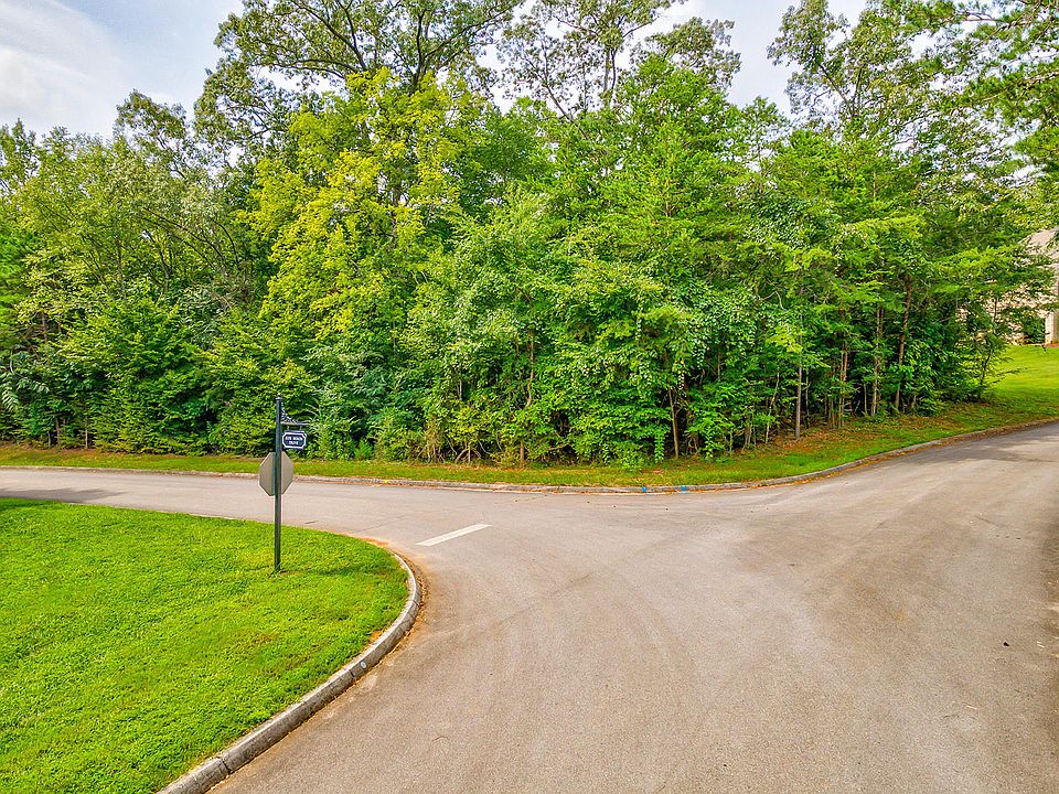 1st image of 102 Blue Herron Dr