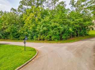 102 Blue Herron Dr, Lenoir City, TN 37772