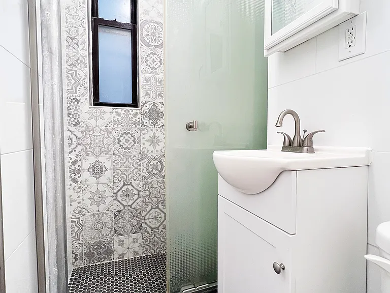 545 Edgecombe Ave #4H — Photo 4