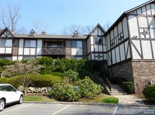 2715 Hemingway Ln, Mahwah, NJ 07430