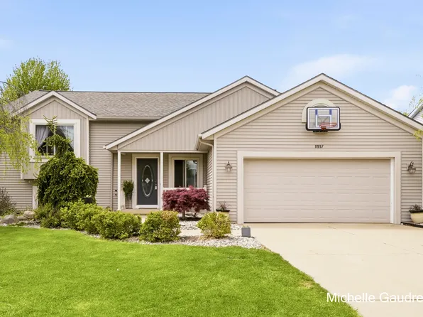 8997 Lenter Dr SE, Caledonia, MI 49316