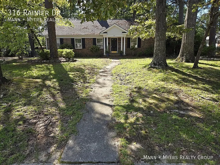 Charming Brick 3 Bedroom Home with Large Fenced Yard Minutes from Fort Bragg — Photo 3
