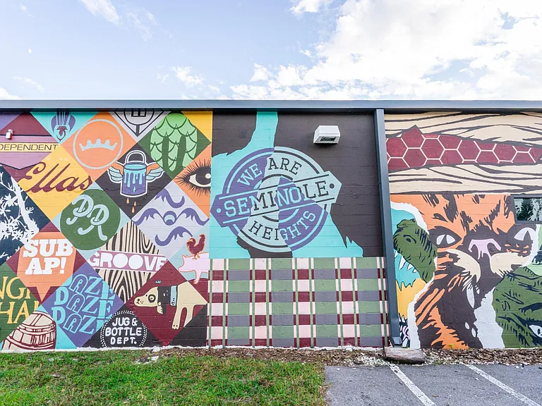 You are just a few blocks from some of the Heights most popular spots like Cappy's Pizza, The Independent, Ichiro Ramen, The C House , Ella's and so much more!