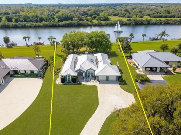 1261 Riverbend Dr, Labelle, FL 33935