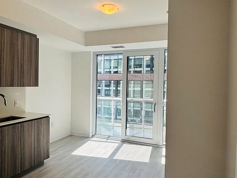 15 Richardson St #927 — Photo 7