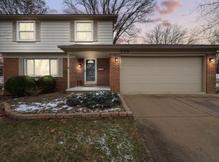 549 Eastlook Dr, Saline, MI 48176