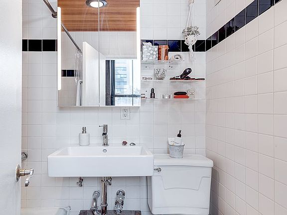 5th image of 221 W 21st St APT 5B
