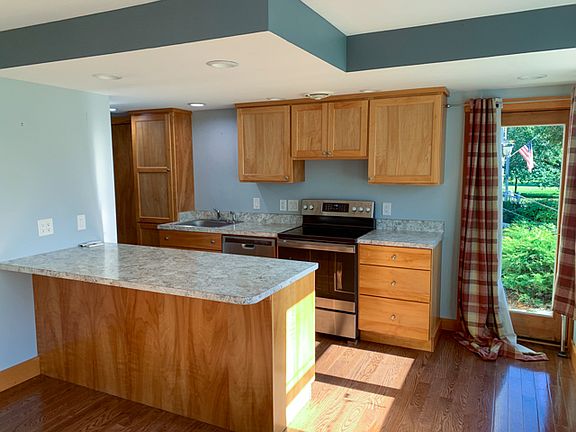 2nd image of 137 Parmenter Rd #B