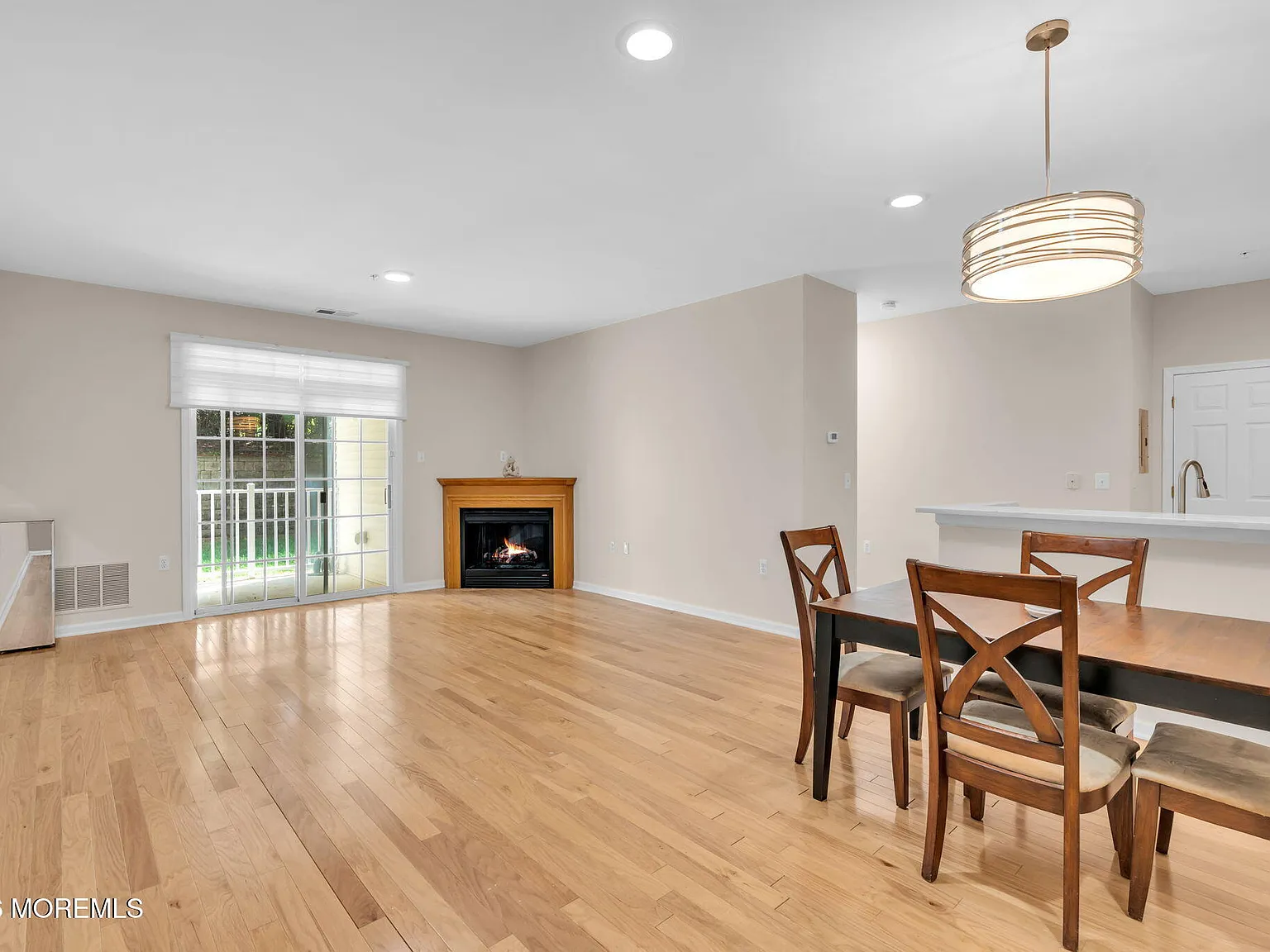 1 bed, 889 sqft, $1,925 — Photo 4