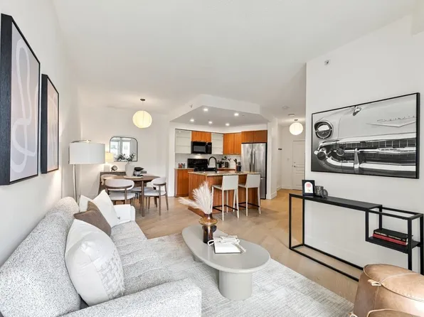 4028 Knight St #421, Vancouver, BC V5N 5Y8