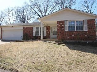 1211 Eagleshire Dr, Ballwin, MO 63021