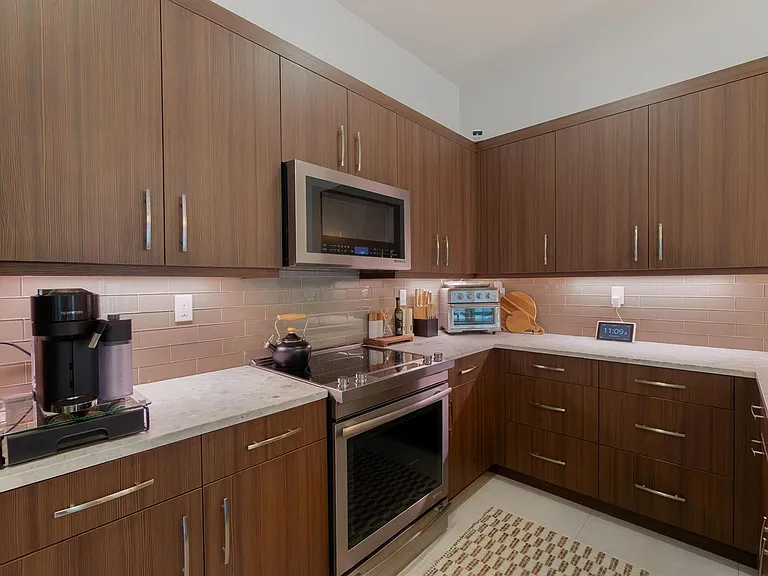 918 Saint George Blvd — Photo 9