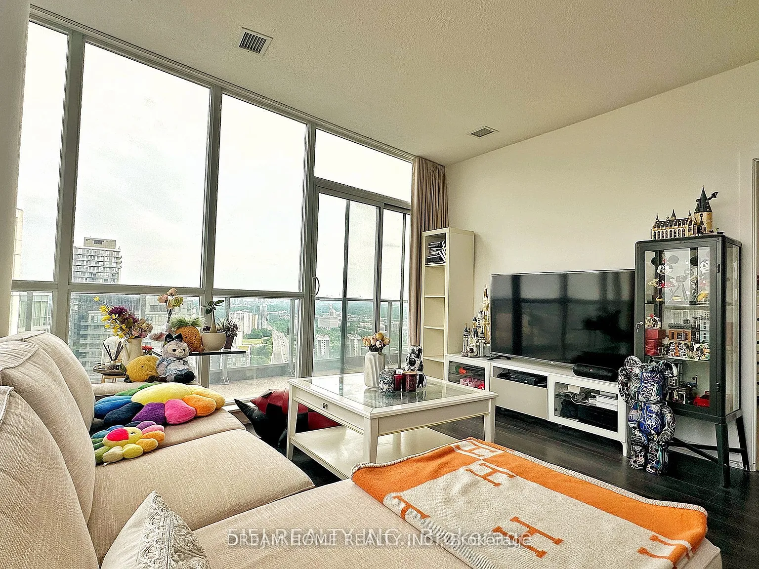 2 bed, $2,900 — Photo 4