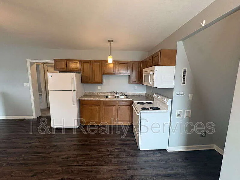 2 bed, 1.0 bath, $1,000 — Photo 4