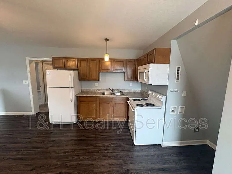 409 W Washington St — Photo 4