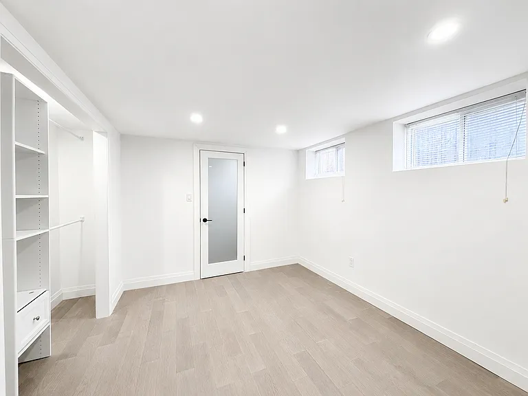 908 Fennell Ave E — Photo 9