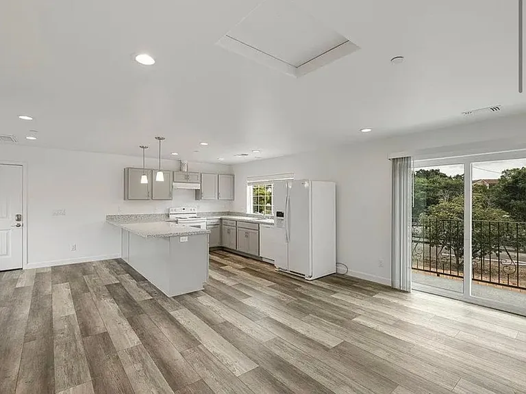 550 Hathaway Ave — Photo 12