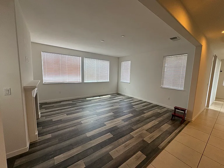 1072 Mariners Dr — Photo 8