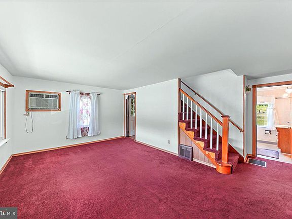 4th image of 713 Charles St