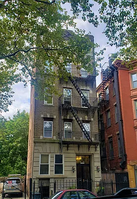 Rented by RBM Brokerage | media 23