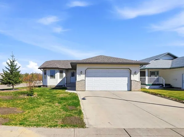 2 S Lewis Close, Red Deer, AB T4R 3E4