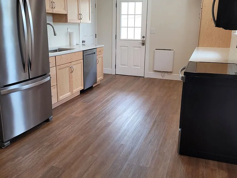 21 E Maple St — Photo 8