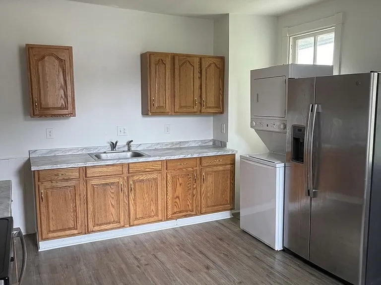 812 Salem Ave — Photo 2