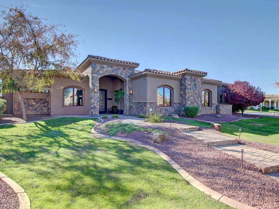 2nd image of 2921 E Waterman Way