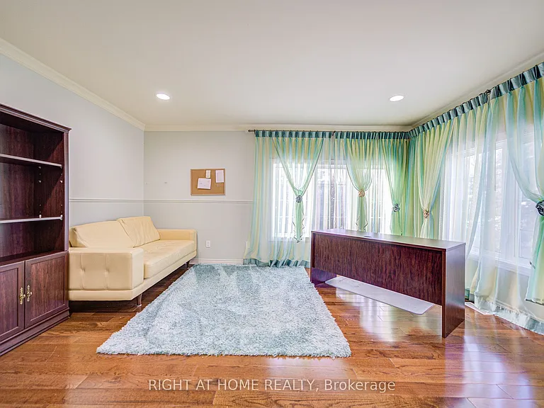 49 Arjay Cres — Photo 47