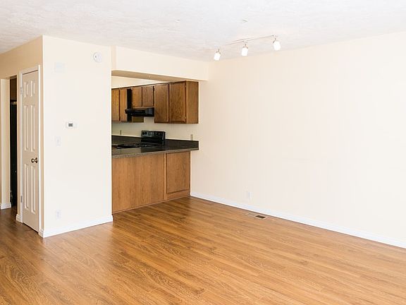 3rd image of 1486 S Falcon Dr