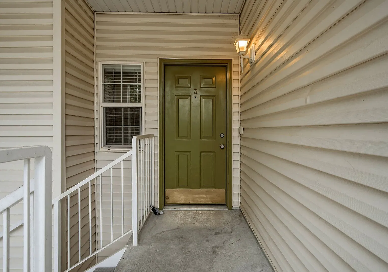 2 Bedroom Condo in Great HOA Community!! — Photo 1
