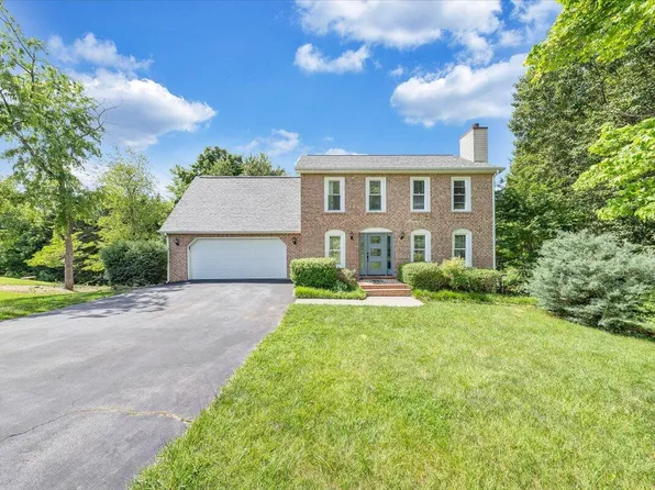 102 Apple Ln, Roanoke, VA 24019