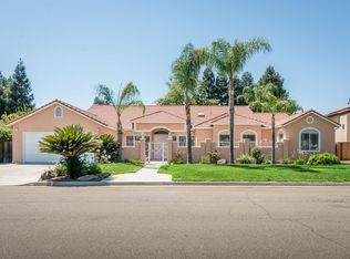 222 W Ridgepoint Dr, Fresno, CA 93711