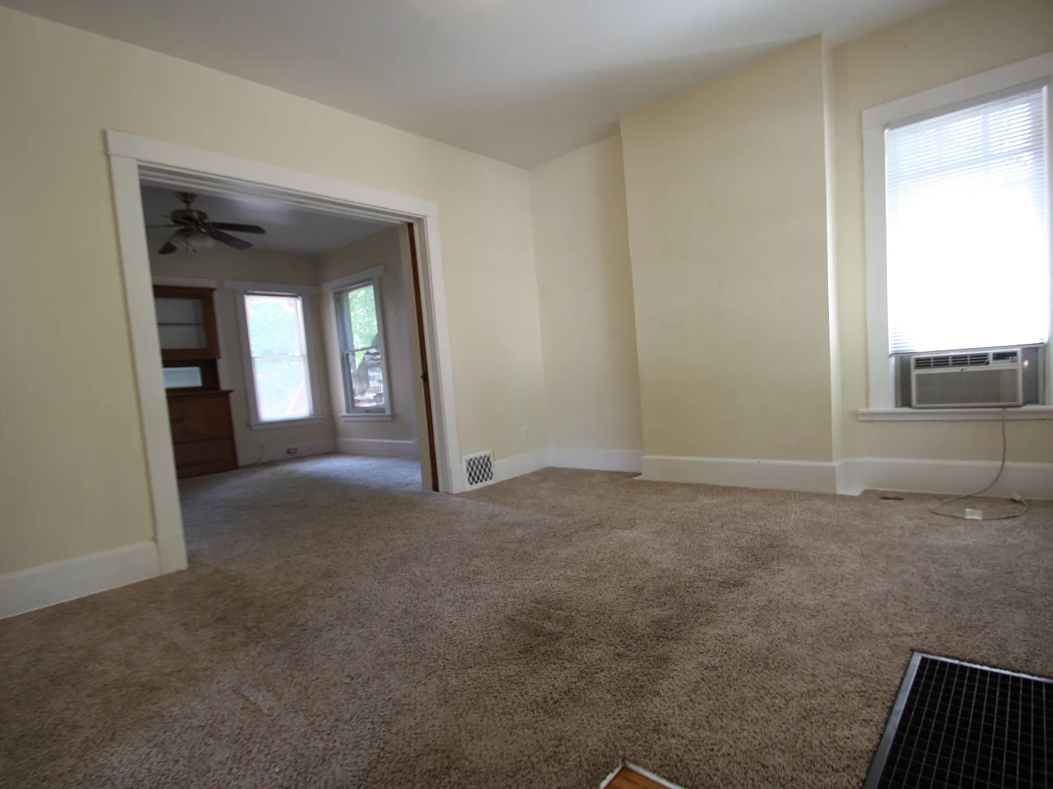 2 bed, 1.0 bath, 1000 sqft, $1,100 — Photo 2