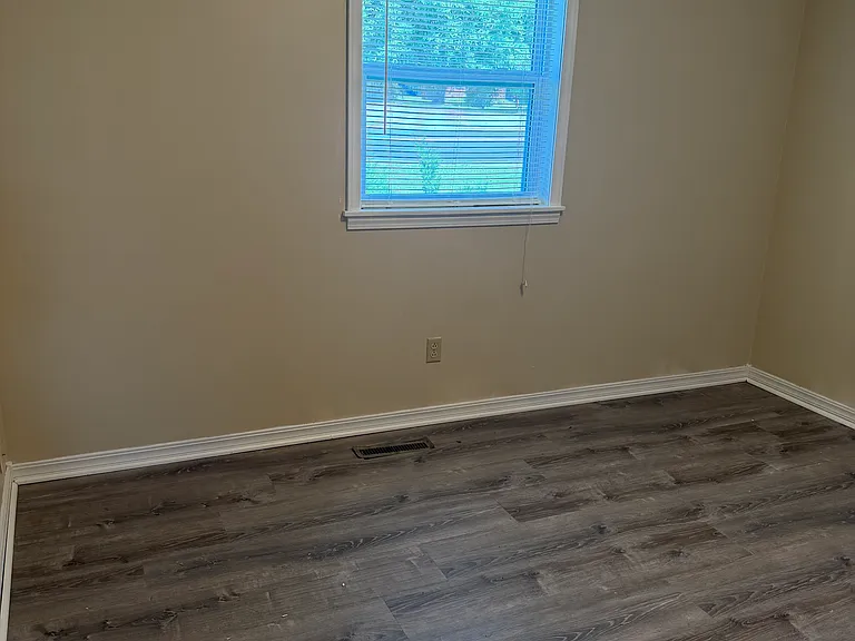 1204 W New Hope Rd — Photo 9