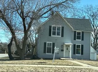 353 Wilcox Ave, Elgin, IL 60123