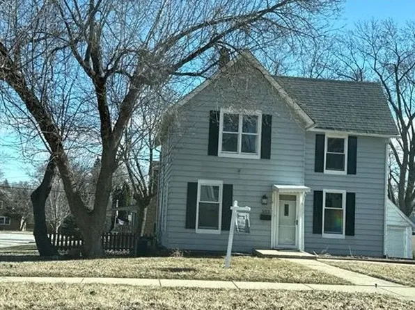 353 Wilcox Ave, Elgin, IL 60123