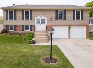 949 Mayfield St, Cary, IL 60013