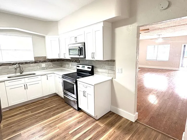 4106 W Arch St — Photo 9
