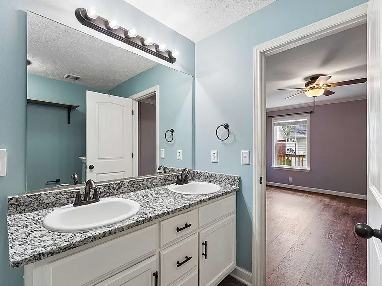 4828 Octavia St — Photo 17