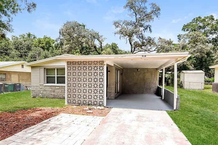 1918 E Noel St — Photo 1