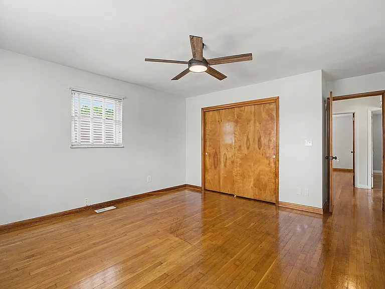 3707 E 4th St — Photo 21