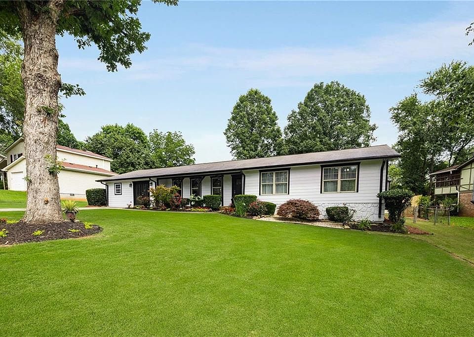 1st image of 3844 Saddle Ridge Dr