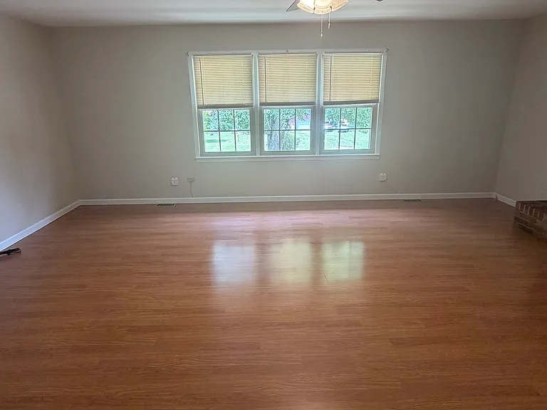 130 Carden Ln — Photo 6