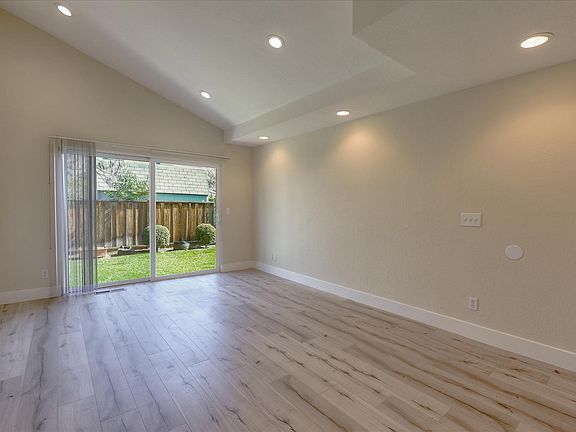 3rd image of 28 Kim Louise Dr APT 2