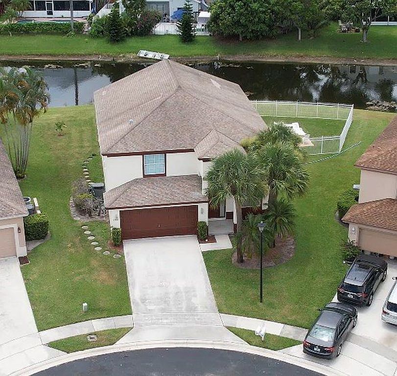 8909 Aubrey Ln - Property Image