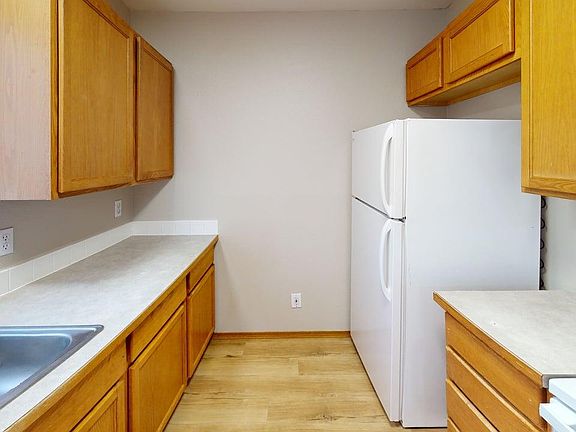5th image of 275 Dean Ave #B